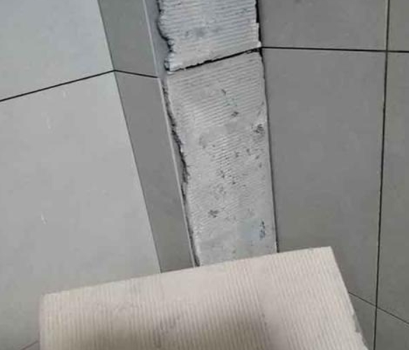 博望瓷砖空鼓维修公司分享下厨房瓷砖脱落的补救措施。